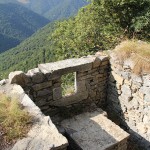 Una delle postazioni per mitragliatrice del Sasso Gordona destinata al controllo dell’alta Val della Crotta – © 2012 Antonio Trotti